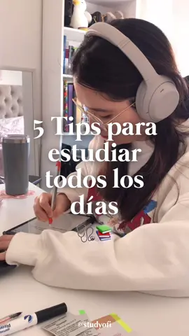 Antes que nada no olvides guardar este post⬇️ 💌 Prepara un temario realista el día anterior, no coloques más temas de los que puedas abarcar en las horas que tendrás disponibles.  💌Deja el material listo la noche anterior➡️ archivos abiertos en el computador, marca páginas en el libro del cuál vas a estudiar, impresiones de apuntes,etc. 💌Antes de iniciar tu sesión de estudio coloca límites de tiempo para cada tema. Te ayudará a enfocarte y no perder tanto tiempo en un tema. 💌 Prepara tu espacio de estudio, deja todo lo necesario a mano así evitarás procrastinar con la excusa de “ir por algo” 💌Trabaja por bloques de tiempo según tu ánimo, si estás cansado comenzar con un pomodoro de 25/5 te ayudará a comenzar bien la sesión.  #studytok #studywithme #metodosdeestudio #studytime #estudiantedemedicina 