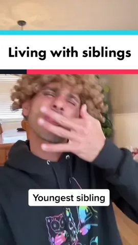 Living with siblings : cheesy fingers  #parody #livingwithsiblings #Siblings #sibling #youngest #oldestchild #middlechild #brothers #meme #zippyfamily #grandmom #ps5 #memes #comedyskit #skit #funny #funnyvideos #screammovie 
