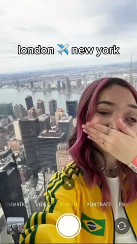 and just like that she’s in new york!! 💘🌃#newyork #nyc #america #beauty #makeup #traveltiktok #fashion #transitions #DayInMyLife 