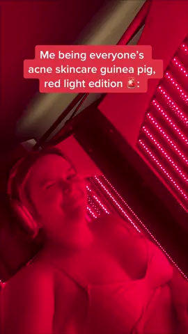 Benefits include reduction in acne, hyperpigmentation, fine lines, texture, psoriasis, rosacea, and eczema 🫶 Red light has been a part of my acne routine (in office with an esthi) for over a year now, but I got to try a full body one today at @remedyplace @muradskincare and it was AMAZING! #redlighttherapy #redlighttherapybenefits #acne #psoriasis #rosacea #hyperpigmentation #skincare #redlight 