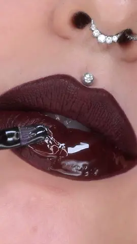 This colour 🤤🍒 @sephoracollection cream lip stain ‘black cherry’ #makeup #fyp #foryou #oddlysatisfying #lipstick 