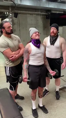 Gotta bulk up when you’re behind bars 😤👊 #WWE #DominikMysterio #prison #Sheamus #DrewMcIntyre #CelticWarriorWorkouts  