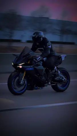 YAMAHA R1M #yamahar1m #bike #lovebike #videotiktok #videoedit #musicvideos #videovirale #fly #CapCut 