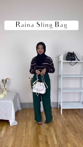 Raina Sling Bag salah satu koleksi sling bag dari Holiday series 🥰. #hana #Slingbag #Slingbags #tas #taswanita #canvas #holidayseries #hanabags #hanabag #canvasbag 