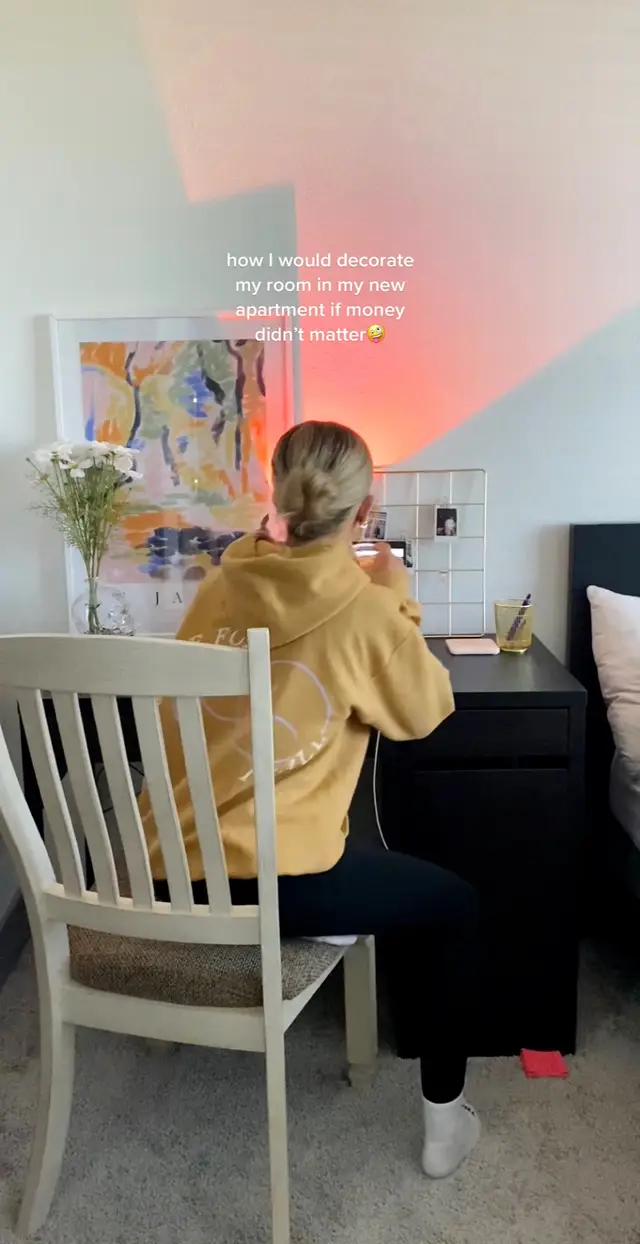 My dream bedroom setup🤌🏼 using this tiktok as a vision board to manifest it hahah #dreamroom #newapartment #homedecorideas #bedroomfurniture #lifestylecontent #girlhumor 