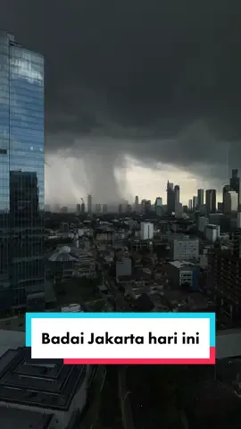 Serem banget hari ini #jakarta #badai #tornado #jakartaweather 