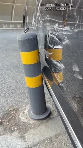 Watch out for your car ! A trick to teach you to avoid secondary scratches !#tiktok#howto#cartok#car#LearnOnTikTok#automotive#driving#skills#fyp