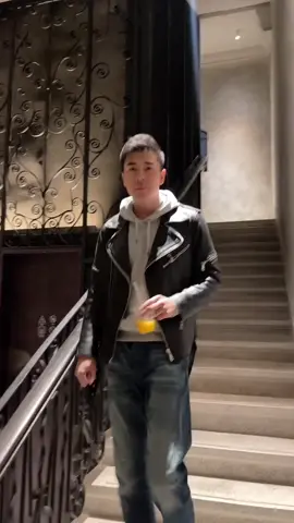 四十歲大叔，雖然長得一般，但是耐看型，越看越順眼，不信你多看幾眼，男人帥不帥不重要，善良有責任心就行。#帥帥的大男孩 #大叔 #40歲