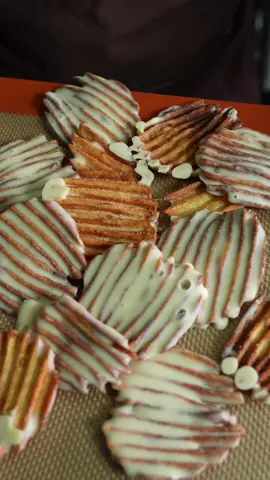 Jaggy potato chips with white Chocolate ホワイトチョコのギザギザポテトチップス #chocolate #asmr #tiktokfood #cooking