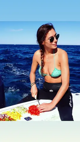 I always knew  @redtidespearfishing brought me on the boat for a good reason.   Can you guess what it is ?  #spearfishing #cooking #ceviche #freshfish #goodcatch #fishing #floridafishing #speartok #fishtok 