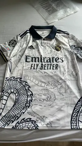 perfection 😩😮‍💨 #halamadrid #realmadrid #dragonkit #football #Soccer #laliga #ronaldo #cr7 #cristianoronaldo #realmadriddragonkits #realmadriddragon #jersey #trikot #adidas 