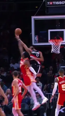 Shaedon Sharpe Crazy Jump Causes His Head To Hit The Backboard!!! #fyp #foryoupage #viral #shaedonsharpe #portlandtrailblazers #dunk #NBA 