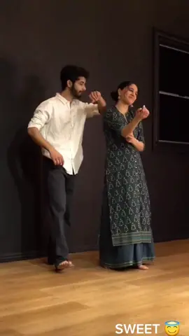 couple dance 💃🕺💕😇#viralvideo #fyp #viral #reels #nostalgic #trending #indiantamilan #tiktok #indian #onlyvibe #reels__tiktok #foryourpage 