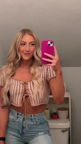 going to a country bar tonight 🤠 #imaynotbeaten #countrymusic #countrygirl 