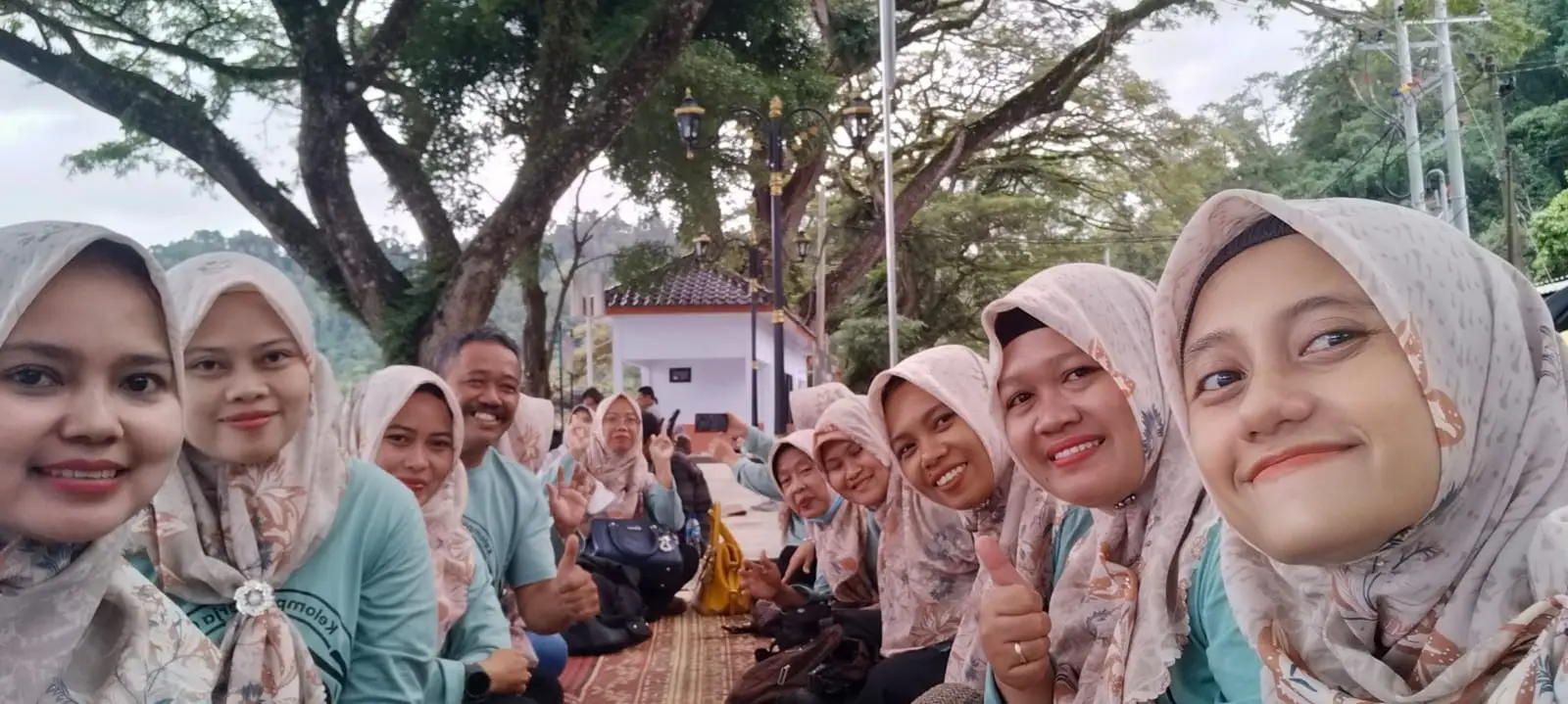 #gurusd #gurusdberkarya #gurucantik😁😍🤩🤩 #guru #gurumuda #fypシ #viral #viraltiktok #trending #ponorogohits #ponorogoupdate 