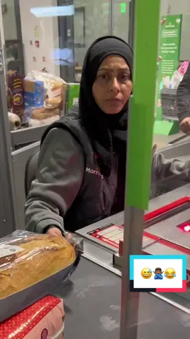 Checking single item at the cashier 😅🙅🏾‍♂️😂 #prank #foryou #fyp #foryoupage #funny #comedia #viral 