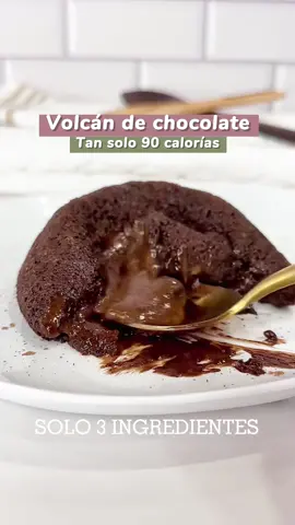 Volcán de chocolate #snackideas #recetasfaciles #chocolate #saludableyfacil #volcandechocolate #amoelchocolate #saludableysinculpas #bajoencalorias #bajoencarbos 