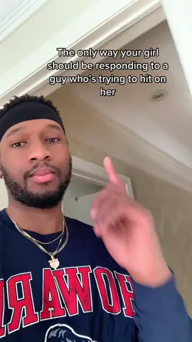 The only way your girl should be responding to a guy who’s trying to hit on her #greenscreenvideo #fyp #foryou #couples #Relationship #girlfriend #xyzbca 