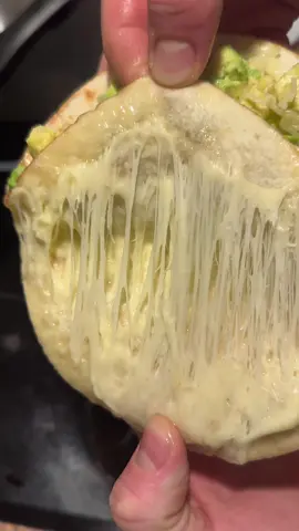 Taco con relleno de queso 🤤 #antojos #food #taco #queso #Receta #Foodie #recetascondamian #recetasfaciles #guacamole #comida #Recipe #TortillaTrend 