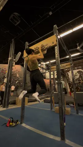 Woohoo for my first painless hangboard practice in over a month #fyp #rockclimbing #bouldering #pullups 