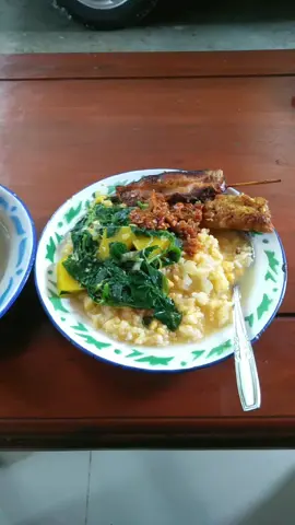 masyaallah nikmat nya luar biasa.. sego jagung jangan menir sambel iwak panggang plus botok'an..