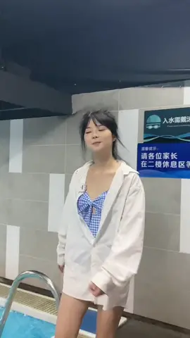 姐妹们，我算是在健身房遇到对手了！#恋爱 #帅哥  #健身房  #社死