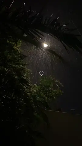 هدوء الليل#اصوات مطر #✨🦋 