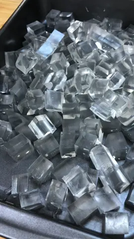 COMO HACER GELATINA CRISTALINA TRANSPARENTE con sabor para tus POSTRES CRISTALINOS Búscanos en nuestro canal de YouTube como 👉 Recetas en Casayfamiliatv 👈 para ver más recetas deliciosas y fáciles de preparar!!! 👉 INGREDIENTES PARA LA GELATINA TRANSPARENTE DE AGUA * Agua (4 tazas = 1 litro) * Azúcar (1 taza) * Grenetina o Gelatina sin sabor (4) sobres de (0.25 oz = 7 g) c/u * Extracto de Limón (1 cda) * Ácido Cítrico (¼ de cucharadita) 👉 INGREDIENTES PARA LA GELATINA TRANSPARENTE DE SODA * Soda o Refresco de Spray (4 tazas = 1 litro) * Azúcar (2 cdas) Grenetina o Gelatina sin sabor (4) sobres de (0.25 oz = 7 g) c/u #gelatina #Receta #cocina #gelatinasartisticas #recetasencilla #comida #postre #dessert #gelatinasdeliciosas #gelatin #jellyfruit #jelly #gelatinatransparente #comohacer #postres #gelatinas #pastel #recetafacil #postrefacil #gelatinacristalina 