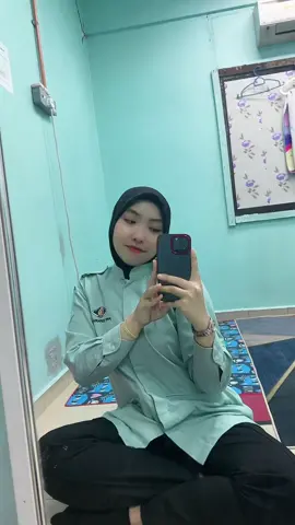 🗣️ : kenapa sih suka sama dia? padahal dia mana mungkin suka sama kamu