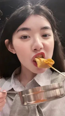 bị con bạn lôi đi ăn dokki