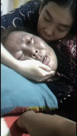 tepat pada tgl 2 Maret  ibu meninggal kan saya  sungguh patah hati terberat adalah kehilangan sosok ibu yg bgt hebat dn luar biasa 🥀#viral #fyp 