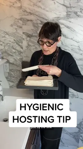 A great hygienic hosting tip sure to impress your guests! 🖤 #madamesweat #kaianaturals #hygiene #hygieneetiquette #etiquette #hostingtips #hosting #handtowel #sustainable #reusable #thehouseofhygiene 
