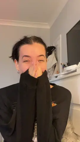 Im convinced this is exactly how this song should be acted 🤣