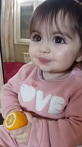 Limonu belə şirin şirin yeyən qız görmüşdüz 🤭😅#hazizadali 
