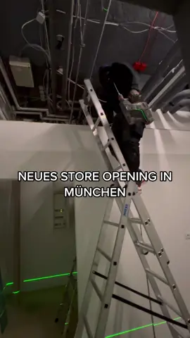 Seid gespannt 🤫 es wird was grosses 🥳 #storeopening #munich #streetwear 