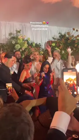 Natti Natasha y Becky G cantando “Sin Pijama” en la boda de #LelePons 🔥🍾
