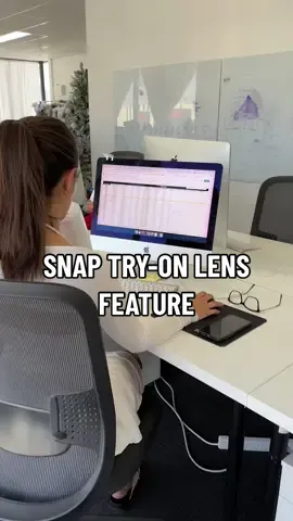 Have you tried our newest snap feature? 👀🙌🏼 #snaplens #virtualtryon #virtualfashion  Snapchat try on  Virtual try on filter 