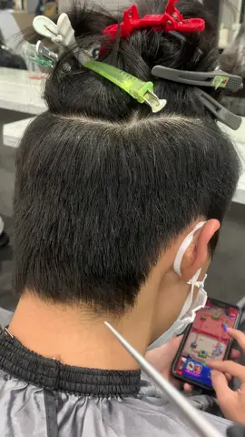 千萬不要在兩邊剃短了！保留長度服貼燙是你最好的選擇！立體的輪廓乾淨又俐落 #推薦 #服貼燙 #壓貼燙 #男生髮型 #男生燙髮 