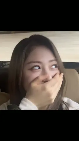 Yunjin background meme or whatever, I just found this video on pinterest and this audio comes up in my mind so i decided to post it🙇‍♀️ #lesserafim #yunjin #kpop #girlgroup #fyp #xyzbca #yeonnzip 