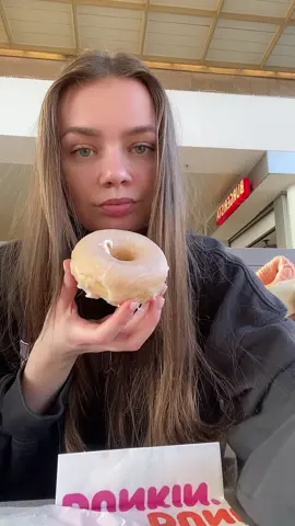 Step up with your game Dunkin’ 🍩#dunkindonuts #glazeddonut #tastetest #mukbang #sweets #vienna 