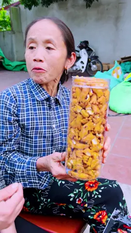 Bà Tân review combo ĐOẠT MỆNH của bà Tuyết Diamond này #ancungbatuyet #AnCungTikTok #nmtvlog #vtmgr #nmtfood 