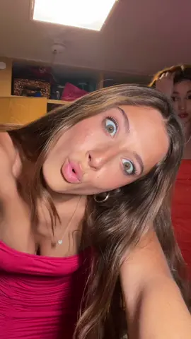 THIS VIDEO IS SO FUNNY TO ME i folded to the floor lol