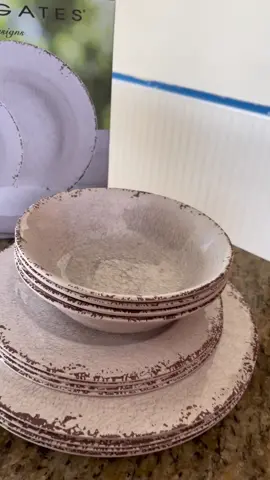 El juego de platos para comer en el patio de Wayfair #wayfair #wayfairfinds #latinosenusa #platos #vajillas #dinnerware #dinnerwarecollection #dinnerwareset #comida #tiktokfood #foodtiktok 