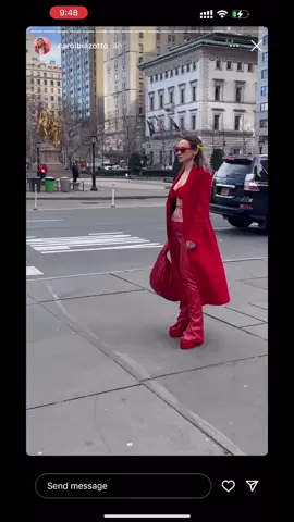 Yes/No? My outfit for NYFW ♥️ #nyfw #TikTokFashion #outfitideas #catwalk #catwalkchallenge #nyfwspring2023 #carolinaherrera #streetsatnyfw #catwalkmodel #StreetFashion #butterfly #goldaccessories 