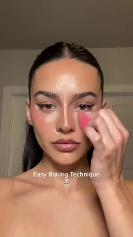 This technique is the BEST! @paintedbyspencer is one of the best out there 😍 #makeuphack #baking #makeuptechnique #makeuptips #makeupartist #makeuptutorial #concealerhack 