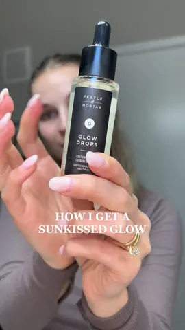 the glow these give me >> #faketanroutine #glowyskin #sunkissedglow #tanningdropsfortheface #pestleandmortar #glowdrops 