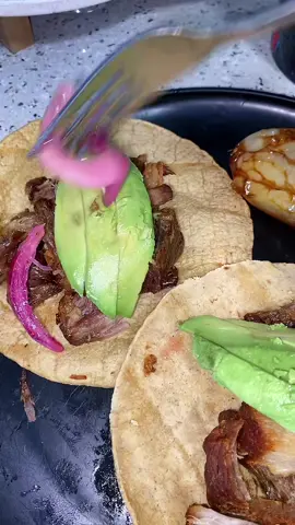 Carnitas tacos for breakfast 😜 #carnitastacos #breakfast #morningbeforework #morningvlog #cafecito 