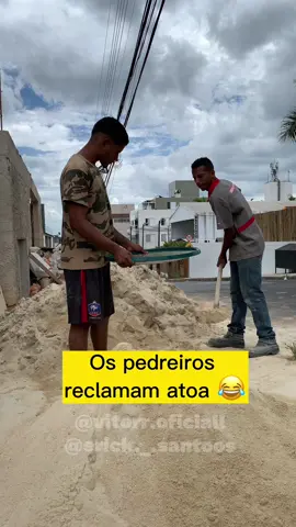 Eles sempre reclama  . . . . . #pedreiro #construcao #humor #comedia #story #status 