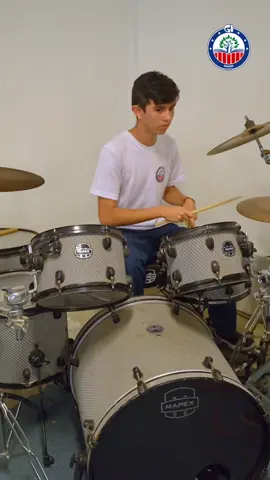 ¿Sabías que en el colegio tenemos la banda Stand By?  De la mano de Nicolás conocerás un poco más de sus ensayos, organización y mucho más. #ciencia #quindio #viraltiktok #viral #educacion #LearnOnTikTok #Science #education #art #music 