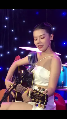 Thà yêu lấy 10 người 1 lượt để đêm về ..... #yeu #yeuthuong #xh